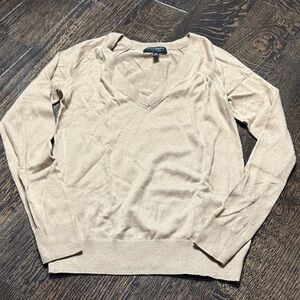 Banana Republic Women's V-Neck Sweater in Light Tan
